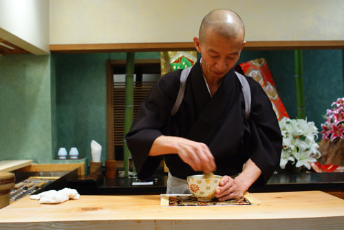 Hiro-san Mixing Matcha