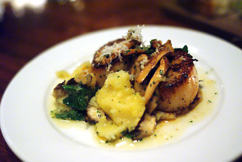 Scallops, parsnip puree, chanterelles, hen of the woods mushrooms