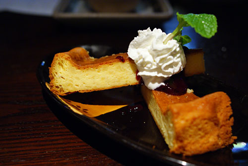 Baked Cheese Cake with Blueberry Sauce