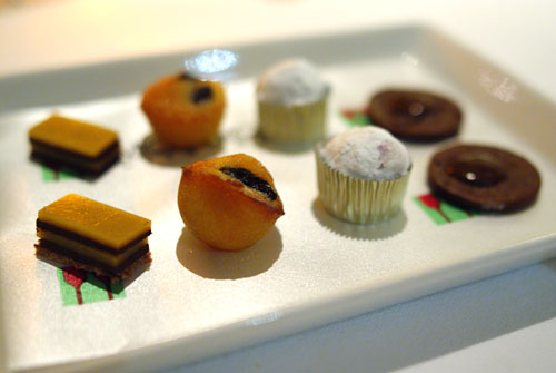 PETITS FOURS