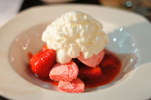 Macarons, Organic Strawberry & Chantilly