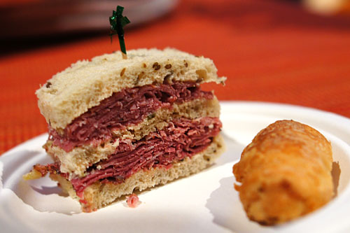 Pastrami Sandwich & Regulach