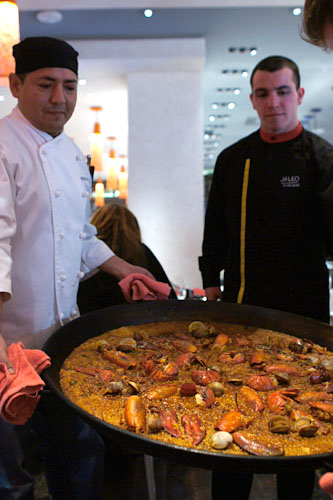 Presenting Paella