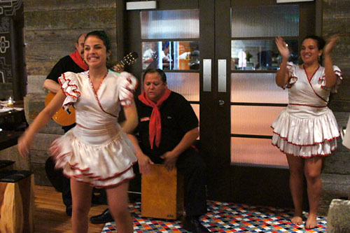 Peruvian dancers