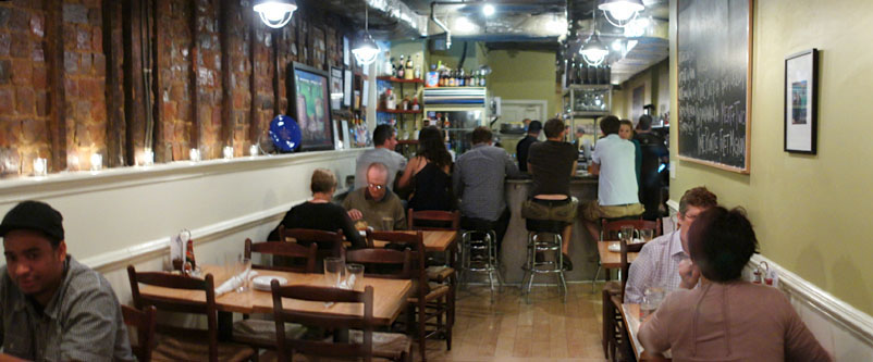 Hank's Oyster Bar Interior