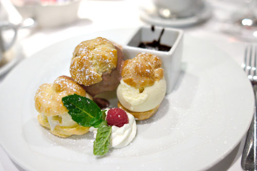 Profiterole au Chocolate