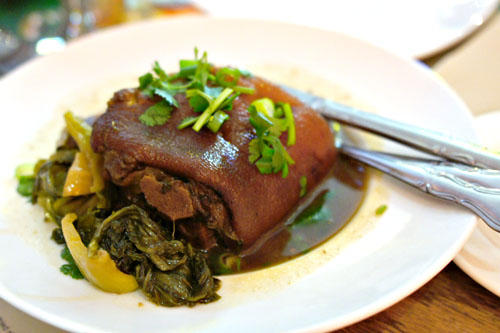 Kar Moo Parlow / Whole Braised Pork Hock