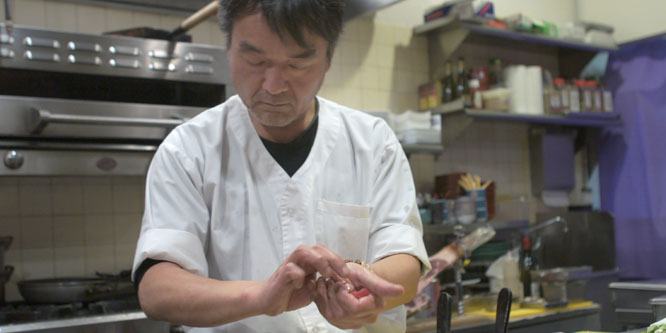 Yama-san Making Sushi