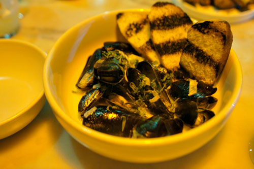 STEAMED PEI MUSSELS