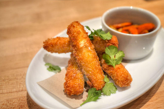 Crispy sweetbreads sticks, pickle