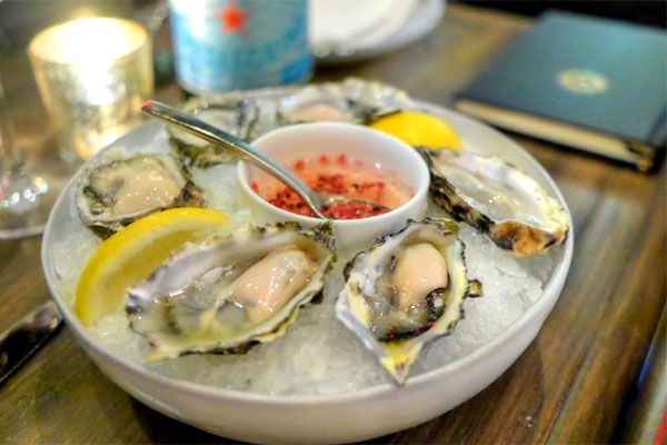 DAILY SELECTION OF ½ DZ OYSTERS