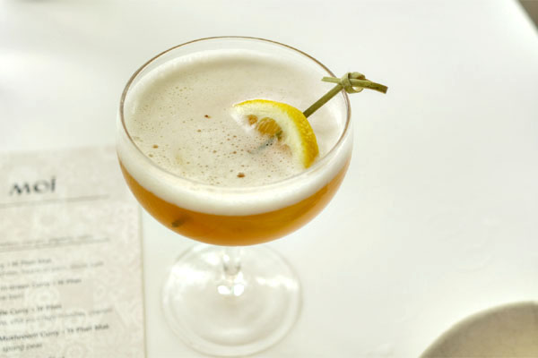 Bizzy Izzy - Rye, Oloroso Sherry, Lemon & Pineapple