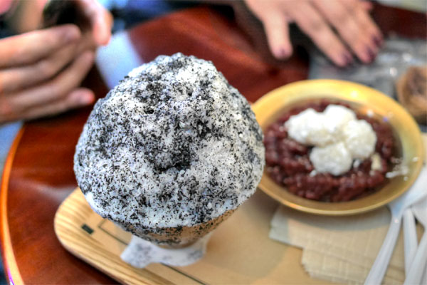 Black Snow Bowl with Red Bean