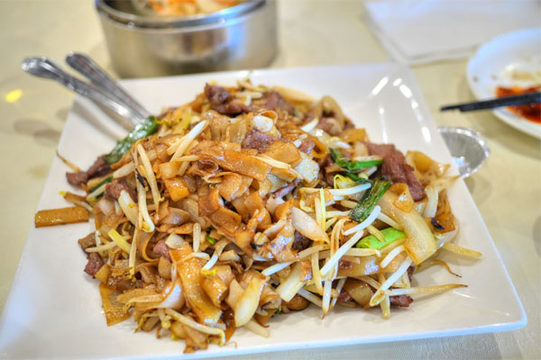 Fried Chow Fun with Beef