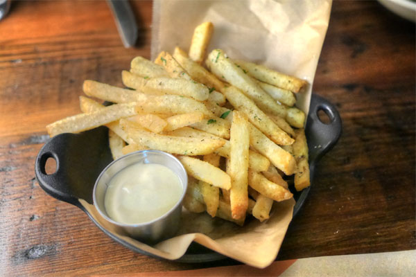 Kennebec fries, za'atar, yogurt aioli