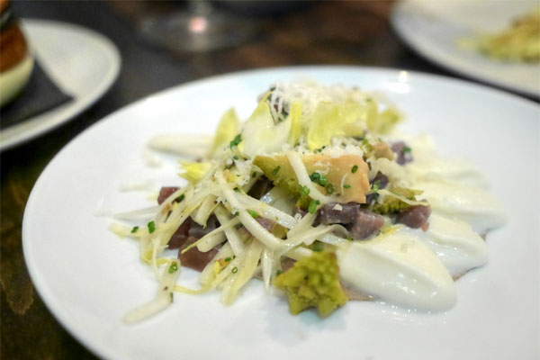 Galette de sarrasin et Tartare de thon Rouge fumé, raifort grattée, chou fleur au citron, salade d'endive