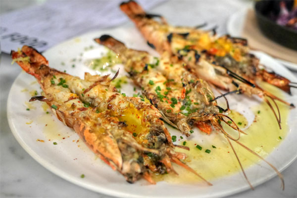 charred whole prawns