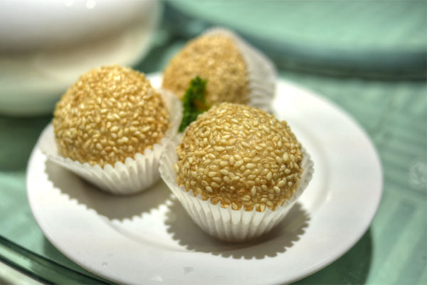 Deep Fried Sesame Ball w/ Red Bean Paste