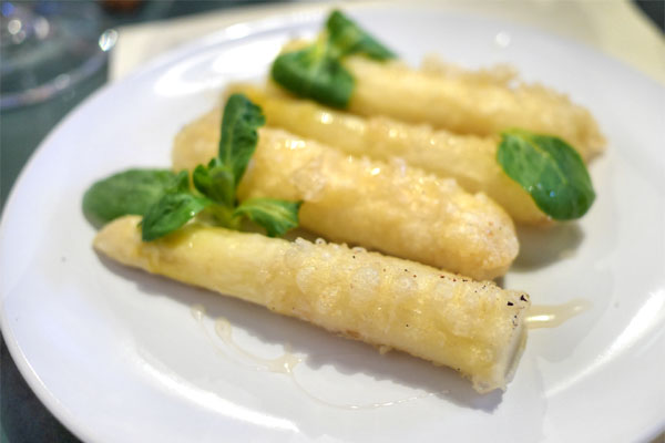 Asperge Blanche 'Tempura' miel de truffle sea salt