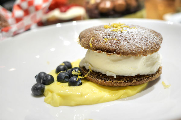 Gingerbread Whoopie Pie