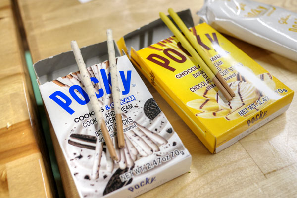 Cookies & Cream Pocky & Chocolate Banana Pocky