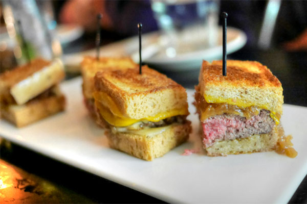 Patty melt, rye-bread, caramelized onions, swiss, cheddar