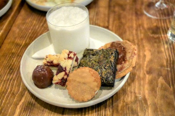 cookie plate, vanilla ice milk