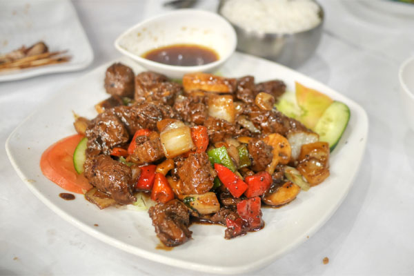 Bo Luc Lac - Shaking Filet Mignon w/ Whole Garlic