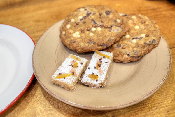 Classic Shortbread / Caramel Pearl Chocolate & Oat Cookie