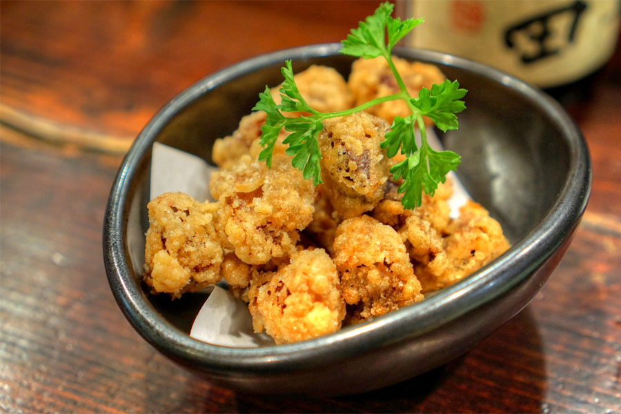 Deep fried gizzard with garlic soy sauce flavor