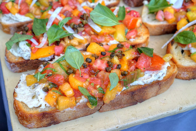 Heirloom tomato, tuna tonnato, country bread, capers