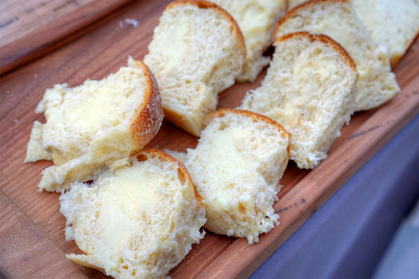 Vanilla custard infused brioche dumpling, cinnammon sugar