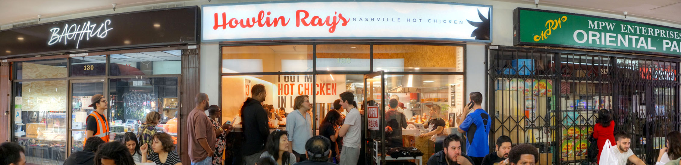 Howlin' Ray's Exterior