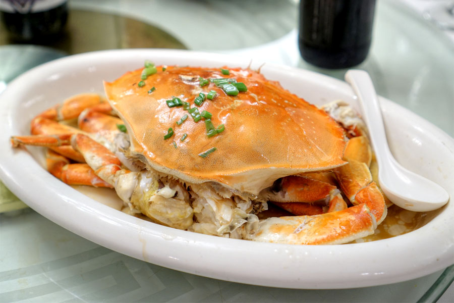 Steamed Crab with Scallion Oil