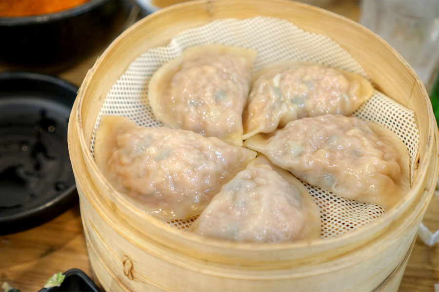 Handmade steamed dumpling (Kimchi)