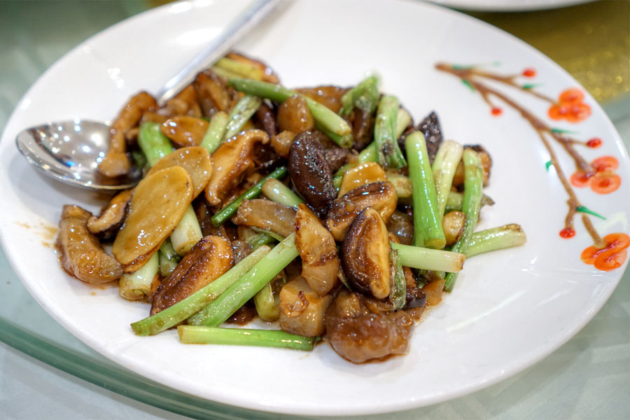 Stir-fried Sea Cucumber with Green Onion, Ginger and Abalone Sauce