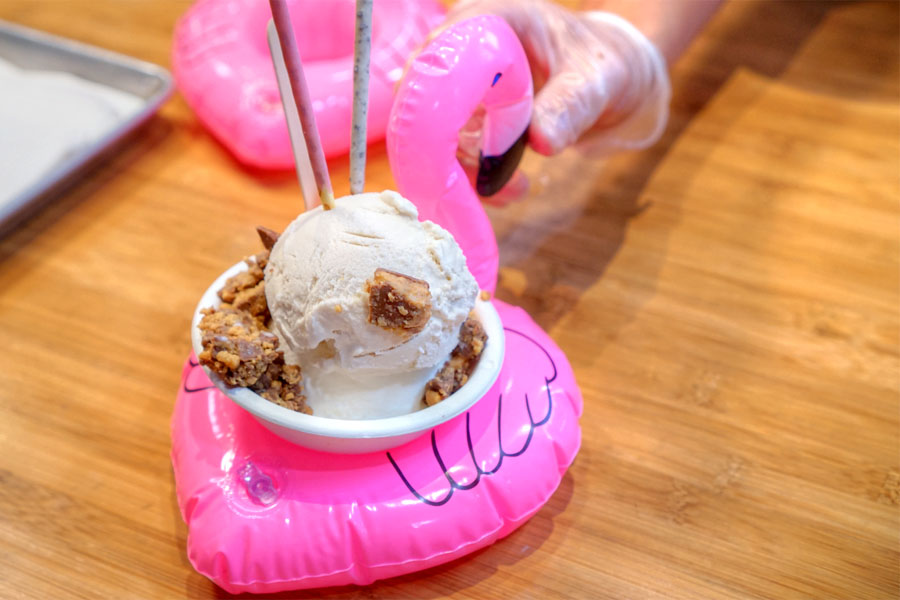 Inflatable Flamingo Ice Cream Holder