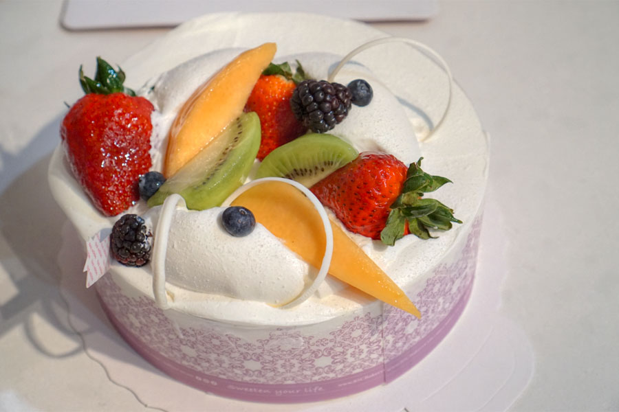 85C Bakery Cafe Taro Snow Cake