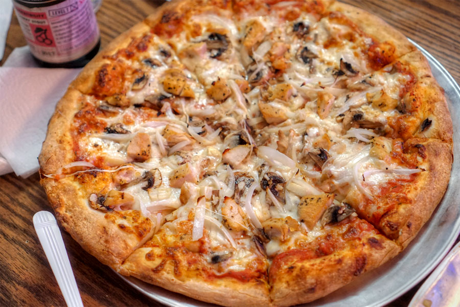 Garlic Chicken Deluxe Pizza (Medium)