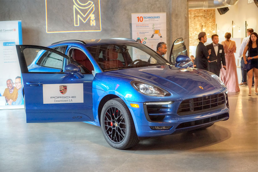 Sapphire Blue Metallic Macan GTS