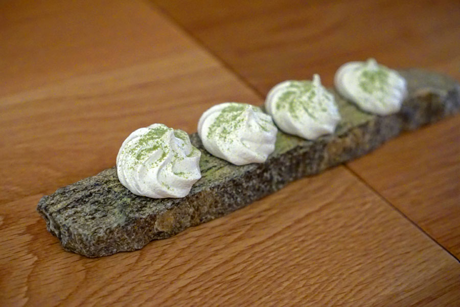 Meringues with Matcha