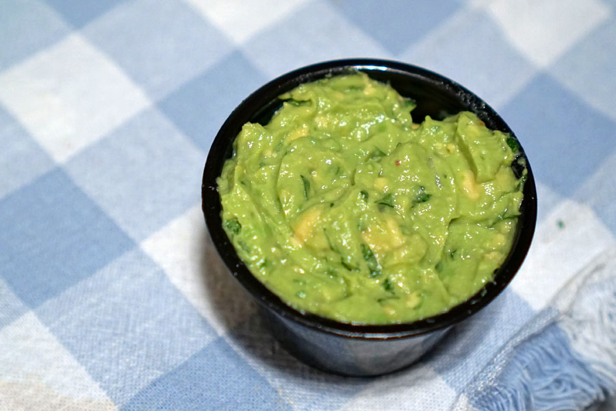 Guacamole w/Chips (4 oz)