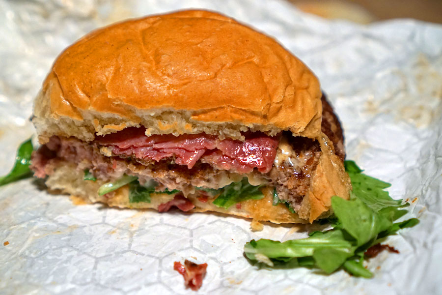 Pastrami Burger (Cut)