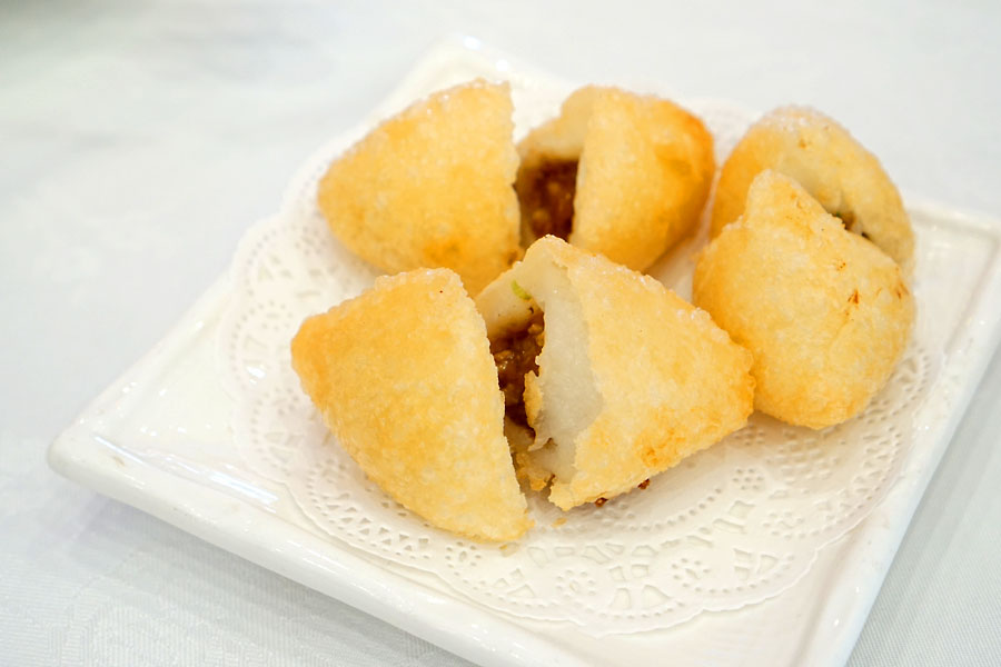 珍珠咸水角 / Deep Fried Mochi Dumpling with Pork