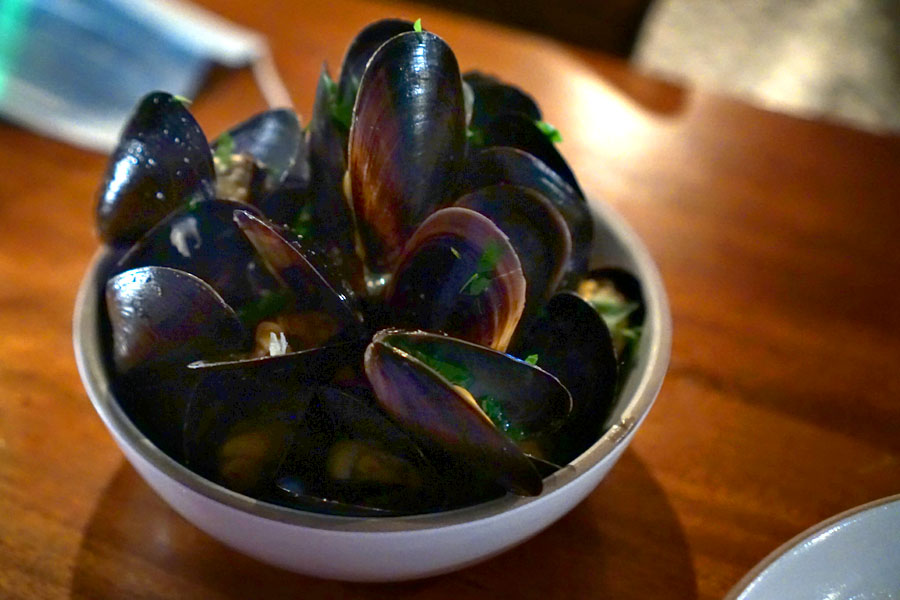 Mediterranean Black Mussels à la Marinieres