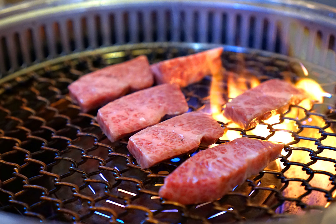 Japanese A5 Wagyu Osen Kalbi (Salted) - Cooking