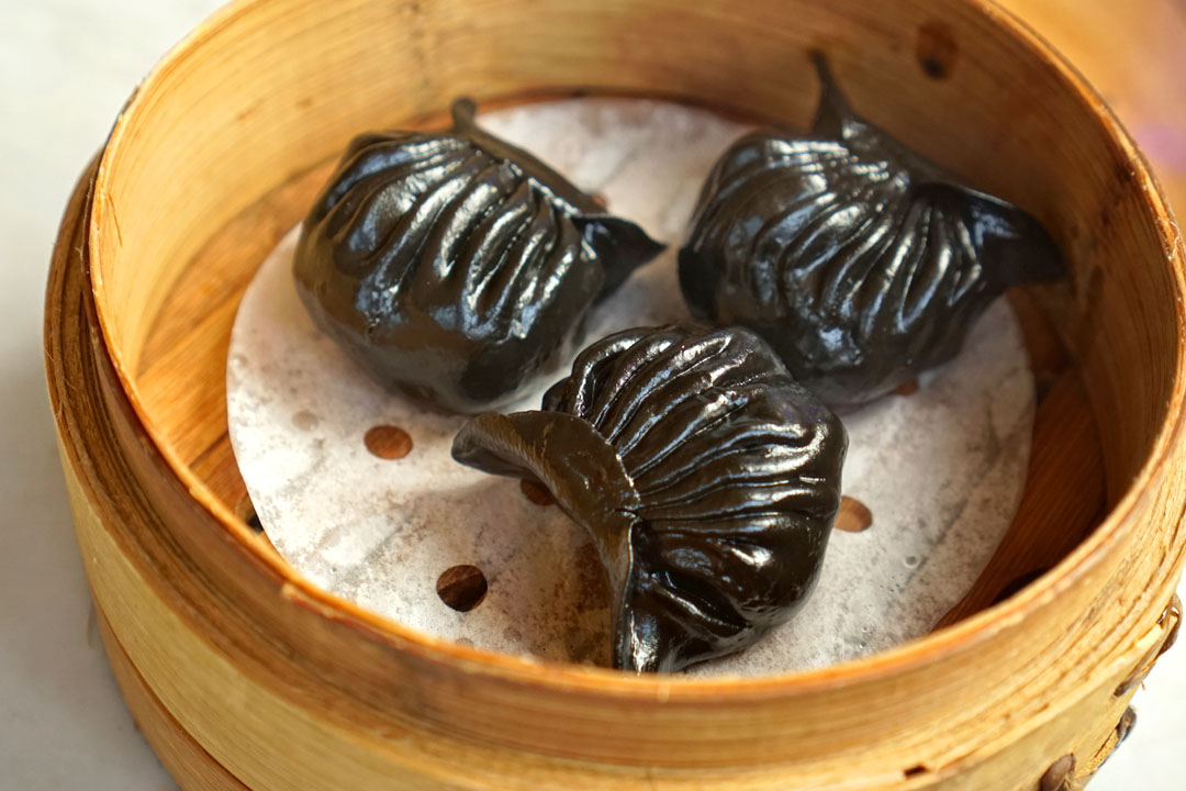 Ha Gow - Black Squid Ink Crystal Shrimp Dumpling (魷魚墨麻辣蝦餃)