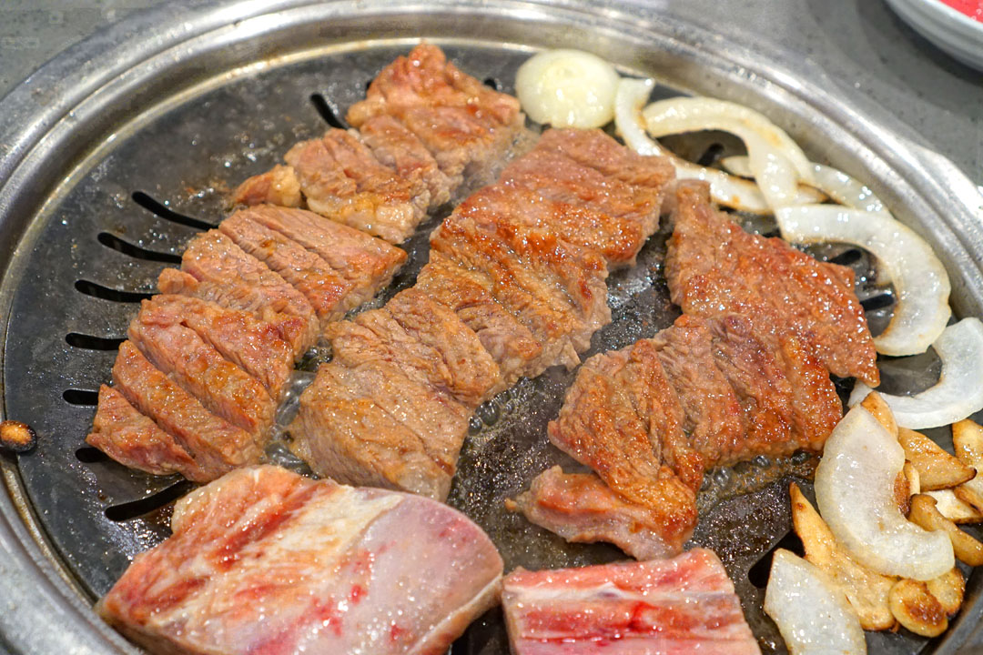 Marinated Galbi (Cooking)