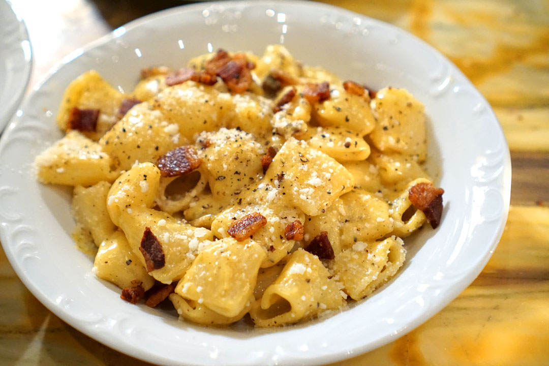 Mezzi Rigatoni alla Carbonara