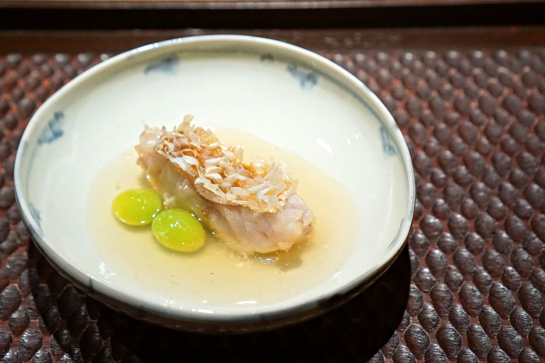 甘鯛 松笠揚げ 銀杏 (Fried Amadai with Crispy Scales, Fresh Ginko Nuts)